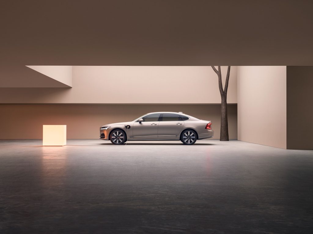 Volvo S90 Recharge - Sự kết hợp hoàn hảo giữa ba yếu tố: sức mạnh vượt trội, công nghệ tiên tiến và vẻ đẹp lịch lãm.
