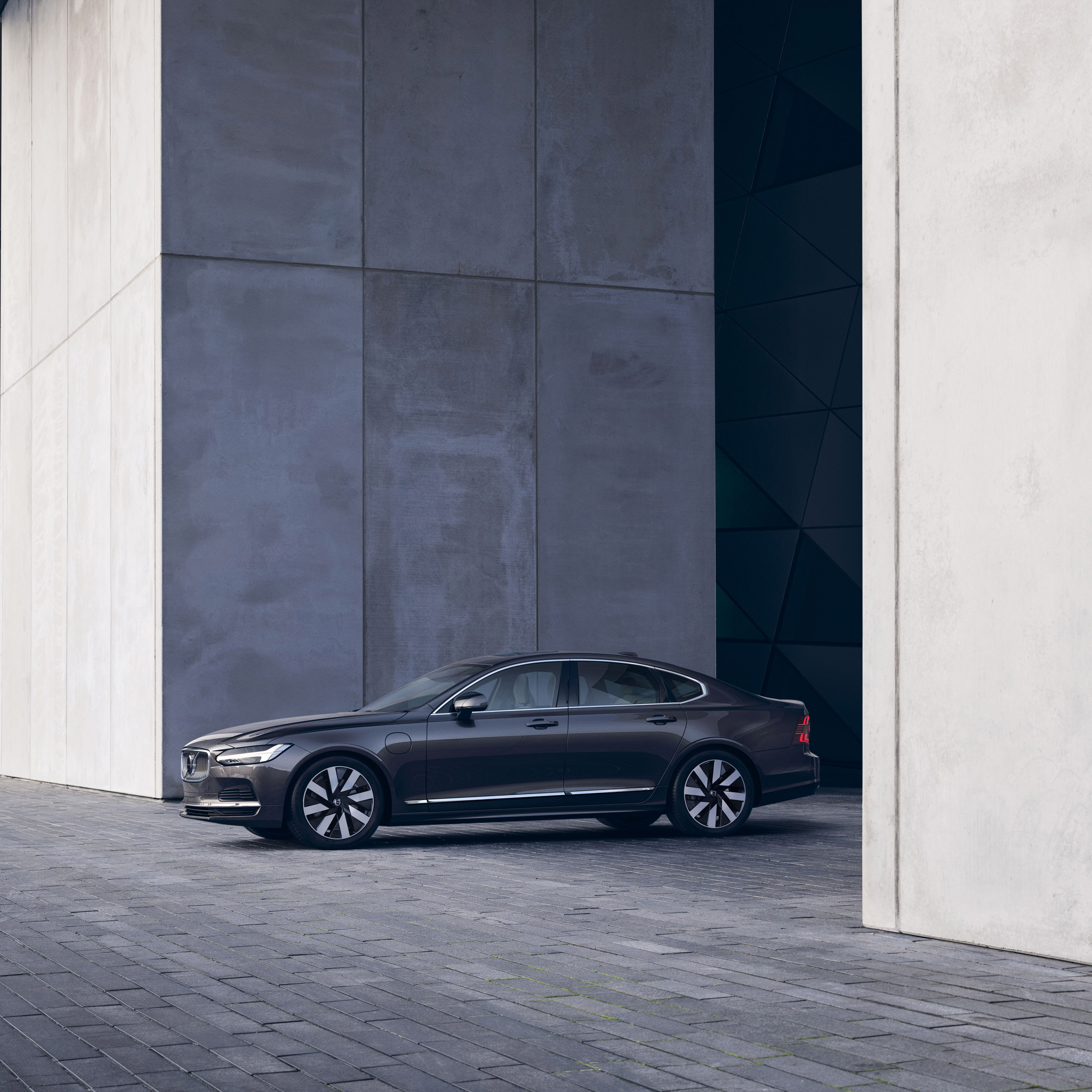 Khám phá Volvo S90 Recharge tại Việt Nam 