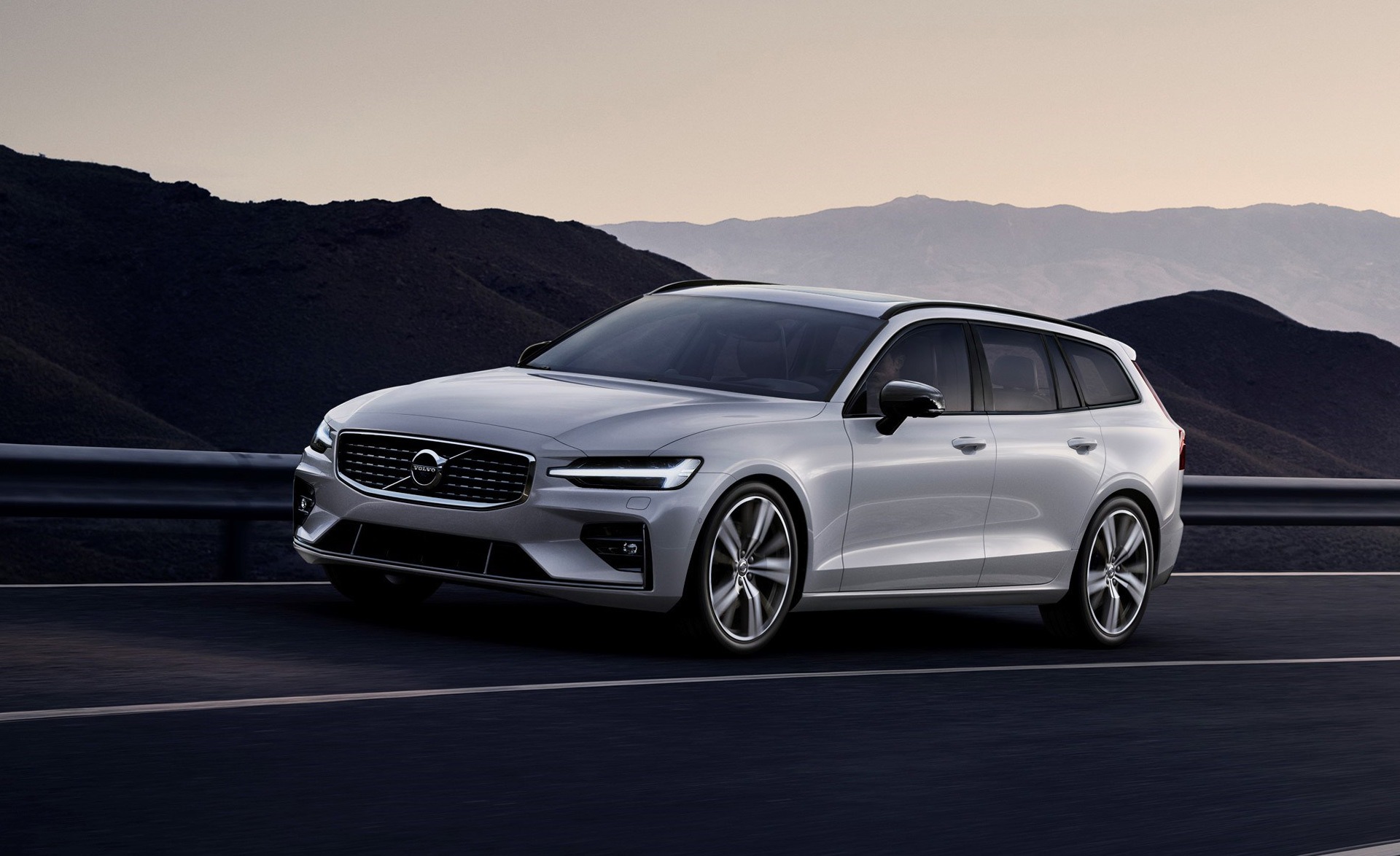 Volvo V60 Cross Country: Xế cưng cho những tâm hồn phiêu lưu!