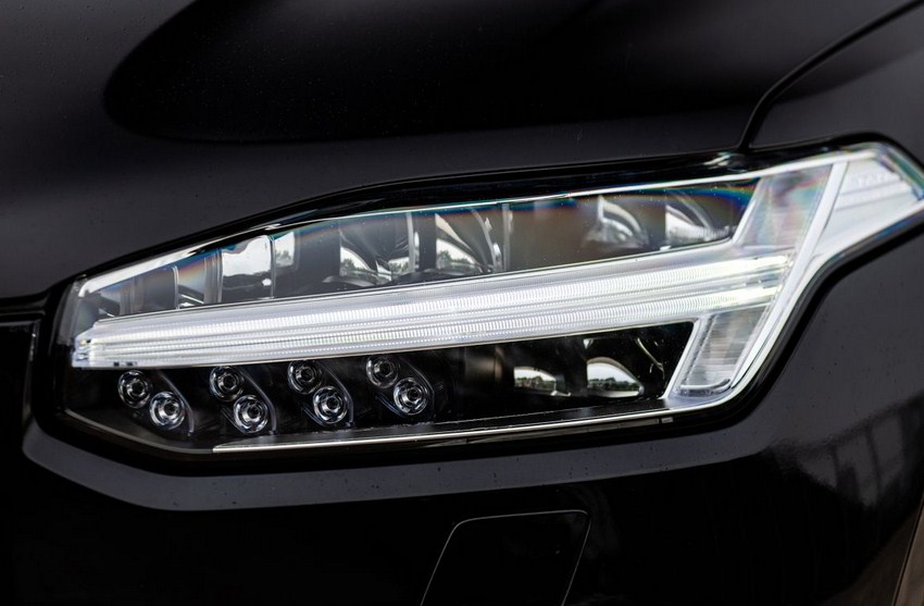 Cụm đèn pha trước của Volvo XC90 bao nhiêu tiền ?
